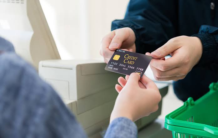 新型コロナウイルスによるクレジットカードの消費動向の変化とは？